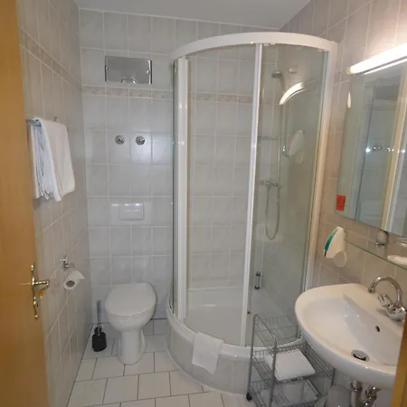 Zur Burgruine Frauenberg 3* Ebsdorfergrund