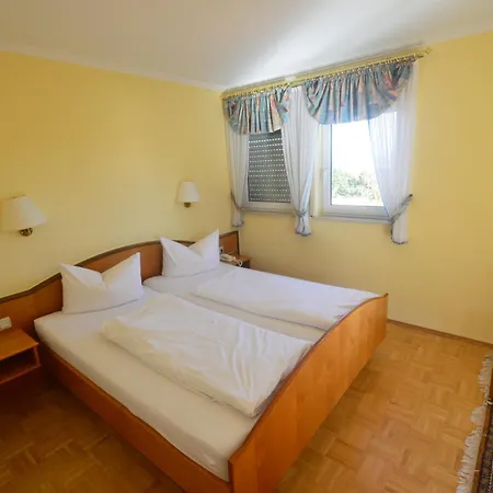 Zur Burgruine Frauenberg 酒店