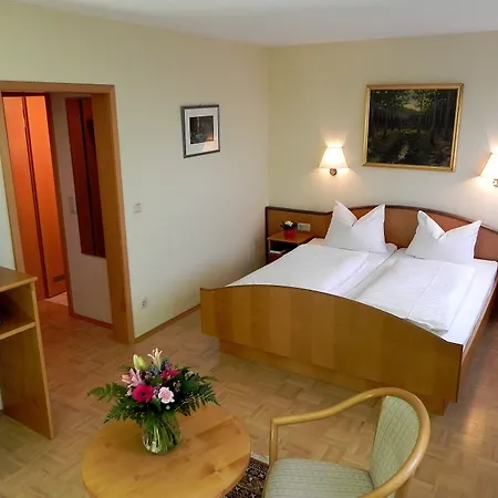 Zur Burgruine Frauenberg 3* Ebsdorfergrund