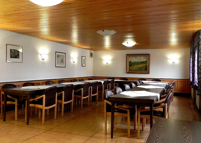 Zur Burgruine Frauenberg